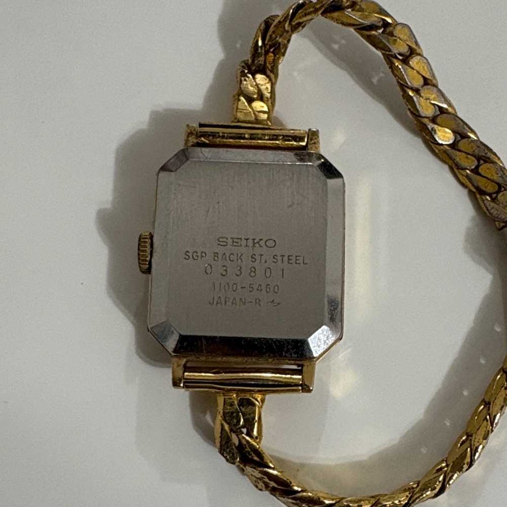 Seiko Vintage Women's Gold Roman Numeral Watch - Picture 4 of 5